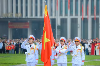 [Ảnh] Linh thiêng lễ chào cờ tại những cột mốc đặc biệt của Tổ quốc ngày Thống nhất