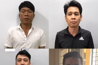 Các đối tượng bị bắt chiều ngày 29-10 gồm Võ Văn Lương (tức Hai Lượng, áo trắng), Nguyễn Quốc Vinh, Bùi Đức Ngọc và Nguyễn Văn Thái (tức Thái “Bus”). (Ảnh: Trang Thông tin Công an tỉnh Kiên Giang)