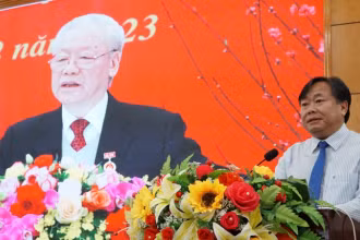 Tỉnh ủy Long An tổ chức quán triệt nội dung bài viết “Tự hào và tin tưởng dưới lá cờ vẻ vang của Đảng, quyết tâm xây dựng một nước Việt Nam ngày càng giàu mạnh, văn minh, văn hiến và anh hùng” của Tổng Bí thư Nguyễn Phú Trọng và các chương trình của Tỉnh ủy thực hiện Nghị quyết Hội nghị Trung ương 8 (khóa XIII). 