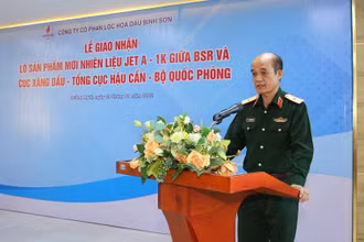 Thiếu tướng Nguyễn Hùng Thắng – Phó Chủ nhiệm, Tham mưu trưởng Tổng cục Hậu cần phát biểu tại buổi lễ.