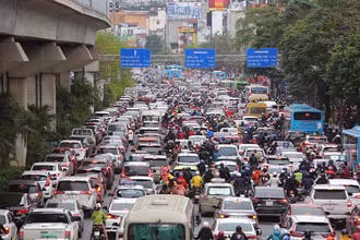 Giao thông khá lộn xộn, thường xuyên ùn tắc trên đường Nguyễn Trãi.