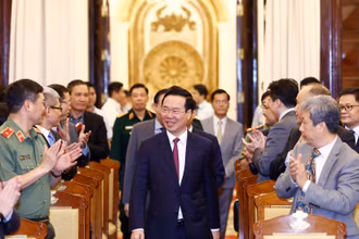 Chủ tịch nước Võ Văn Thưởng dự và phát biểu chỉ đạo Hội nghị Tổng kết 10 năm thực hiện Nghị quyết Trung ương 8 khóa XI về “Chiến lược bảo vệ Tổ quốc trong tình hình mới”. (Ảnh: TTXVN) 