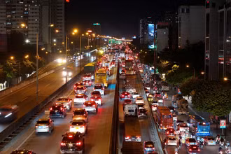 Vành đai 3 trên cao ùn tắc ngay trong đêm 30/8. 