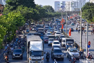 [Ảnh] Người dân đổ về quê, cửa ngõ Hà Nội ùn tắc 