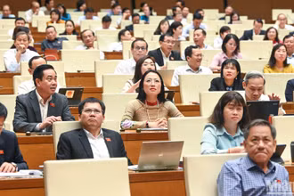 Quang cảnh phiên họp ngày 4/11. (Ảnh: DUY LINH)
