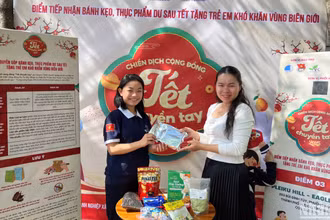 Nhằm mang yêu thương đến với các hoàn cảnh thiệt thòi, đồng thời chung tay giảm thiểu lãng phí thực phẩm, hôm nay, 2/2, tức ngày mùng 5 Tết Âm lịch, chiến dịch cộng đồng mang tên "Tết chuyền tay" đã chính thức được phát động nhằm góp bánh kẹo dư sau Tết tặng cho trẻ em khó khăn vùng biên giới.