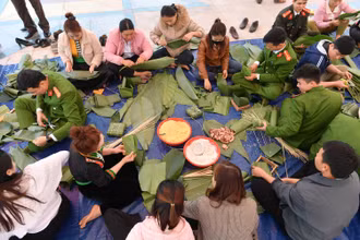 Những điểm bánh chưng xanh nghĩa tình đã đồng loạt được tổ chức trên địa bàn huyện Nậm Pồ, tỉnh Điện Biên.