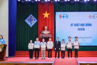 Năm 2024, Toyota Việt Nam đã trao 115 suất học bổng với tổng giá trị 690 triệu đồng cho sinh viên xuất sắc ngành kỹ thuật của 18 trường đại học.