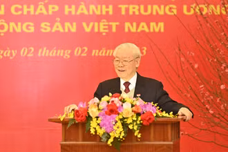 [Ảnh] Tổng Bí thư Nguyễn Phú Trọng nhận Huy hiệu 55 năm tuổi Đảng