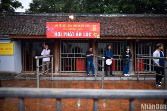 Việc phát ấn đền Trần cho nhân dân chỉ được bắt đầu từ 5 giờ sáng ngày Rằm tháng Giêng Âm lịch.