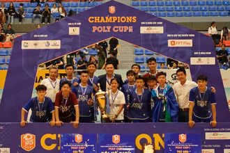Đội bóng đến từ TP Hồ Chí Minh nhận Cúp vô địch.