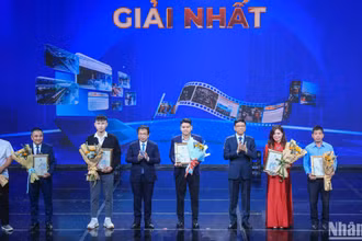 Các tác giả/nhóm tác giả đạt Giải Nhất được vinh danh.