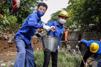 [Ảnh] Những ngày cuối tuần xanh của thanh niên thoát nước