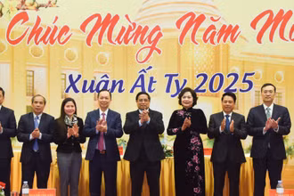 Thủ tướng Phạm Minh Chính với lãnh đạo ngành Ngân hàng.