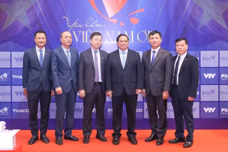 Thủ tướng Phạm Minh Chính với lãnh đạo Đài truyền hình Việt Nam.