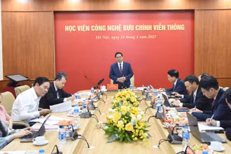 Thủ tướng Phạm Minh Chính làm việc với lãnh đạo Học viện Công nghệ Bưu chính Viễn thông.