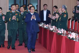 Thủ tướng Phạm Minh Chính thăm, chúc mừng cán bộ, giảng viên, học viên Học viện Quốc phòng.