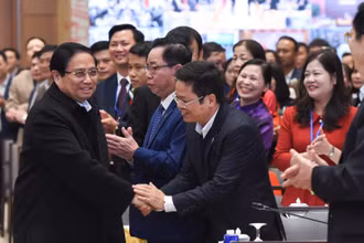 Thủ tướng Phạm Minh Chính với các đại biểu dự Hội nghị đối thoại với nông dân Việt Nam năm 2024.