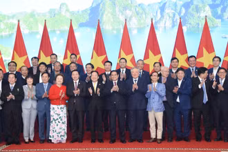 Thủ tướng Phạm Minh Chính với các doanh nghiệp tư nhân tham dự hội nghị.