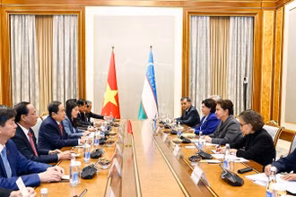 Chủ tịch Quốc hội Trần Thanh Mẫn hội đàm với Chủ tịch Thượng viện Uzbekistan Tanzila Narbaeva. Ảnh: DOÃN TẤN/TTXVN