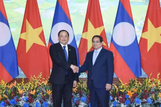 Thủ tướng Phạm Minh Chính và Thủ tướng Chính phủ nước Cộng hòa Dân chủ Nhân dân Lào Sonexay Siphandone.