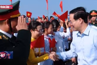Chủ tịch nước thăm quân và dân huyện đảo Cô Tô, tỉnh Quảng Ninh