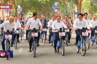 Thủ tướng Phạm Minh Chính và Thủ tướng Hà Lan cùng đạp xe dạo phố Hà Nội