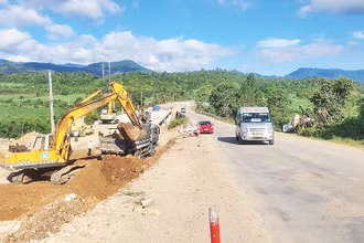 Thi công nâng cấp mở rộng Quốc lộ 19 qua địa bàn Gia Lai.