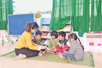 Từ khi có điện lưới quốc gia, việc học của các em học sinh Canh Giao đã thuận lợi hơn rất nhiều so với trước đây.