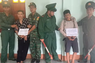 Hai đối tượng Tuấn và Thành bị bắt quả tang về mua bán và tàng trữ ma túy, tàng trữ vũ khí tự chế nguy hiểm.