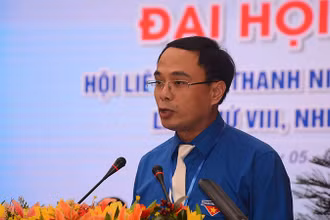 Anh Đỗ Đức Thanh, Phó Bí thư Tỉnh đoàn, Chủ tịch Hội Liên hiệp thanh niên Việt Nam tỉnh Gia Lai nhiệm kỳ 2024-2029 phát biểu tại kỳ họp.