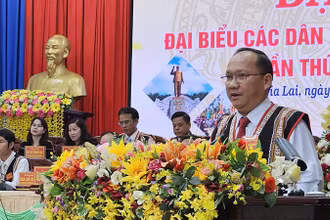 Đồng chí Rah Lan Chung, Phó Bí thư Tỉnh ủy, Chủ tịch UBND tỉnh phát biểu khai mạc Đại hội.