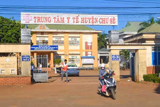 Trung tâm y tế huyện Chư Sê nơi xảy ra vụ việc.
