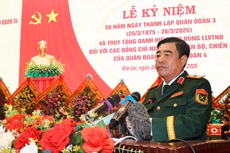 Thiếu tướng Nguyễn Bá Lực - Tư lệnh Quân đoàn 34 đọc diễn văn Lễ kỷ niệm.