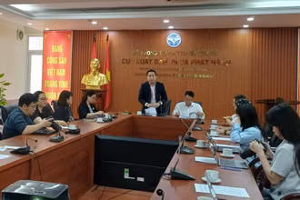 Lãnh đạo Cục Xuất bản, In và Phát hành phát biểu tại họp báo.