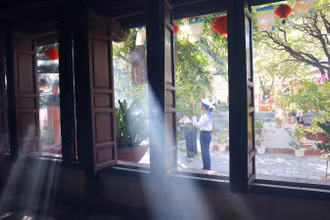 Không gian thanh tịnh, bình yên của chùa Sinh Tồn.