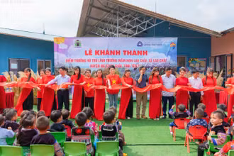 Lễ cắt băng khánh thành điểm trường Hú Trù Lình.