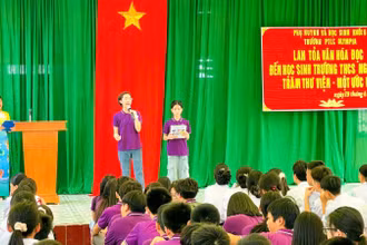 Các em học sinh trường Phổ thông liên cấp Olympia tự tin chia sẻ về truyền thống nhà trường và dự án thư viện.