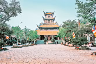 Nét đẹp bình yên của chùa gốm Tiêu Dao ở xã Bát Tràng.