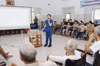 Bệnh viện Phục hồi chức năng tỉnh Tây Ninh tổ chức lớp tập huấn phục hồi chức năng cho người bệnh, người khuyết tật và người chăm sóc bệnh nhân.