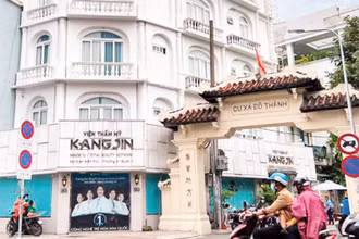 Cơ sở thẩm mỹ Kang Jin (Quận 3) từng bị cơ quan chức năng xử phạt khi quảng cáo sản phẩm, hàng hóa, dịch vụ đặc biệt chưa được cấp phép. (Ảnh QUANG QUÝ)