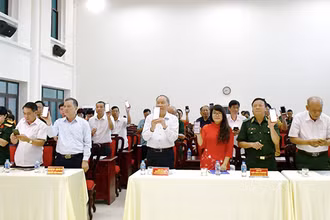 Các đại biểu hưởng ứng chương trình nhắn tin "Chung tay xoa dịu nỗi đau da cam năm 2023".