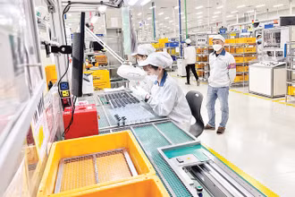 Người lao động làm việc trong Khu công nghiệp Đại An luôn được bảo đảm các quyền lợi và có thu nhập khá.