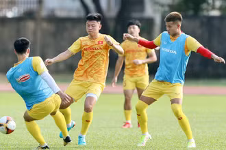 Đội tuyển U22 Việt Nam tập luyện tại Campuchia.