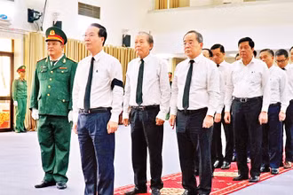 Chủ tịch nước Võ Văn Thưởng đến viếng đồng chí Lê Phước Thọ. (Ảnh TTXVN)