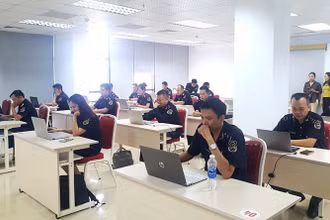 Lớp bồi dưỡng lý luận, cập nhật kiến thức cho cán bộ, đảng viên đối tượng 5 trên internet do Ban Tuyên giáo Tỉnh ủy Quảng Trị tổ chức.
