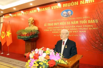 Tổng Bí thư Nguyễn Phú Trọng phát biểu tại buổi Lễ trao tặng Huy hiệu 55 năm tuổi Đảng. Ảnh: TTXVN