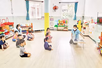 Giờ học tập của các cháu Trường mầm non Tuổi thơ 7, Quận 3. (Ảnh THẾ ANH)