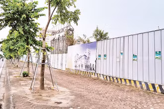 Một dự án nằm trong khu đô thị Việt Hưng (quận Long Biên) đã "án binh bất động" nhiều năm nay.