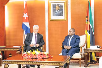 Các nhà lãnh đạo Cuba và Mozambique trao đổi về quan hệ hai nước.